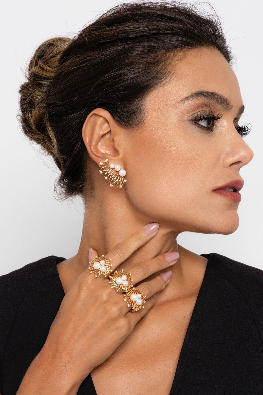 Brinco Flor Zircônias E Pérolas Banho Ouro 18k