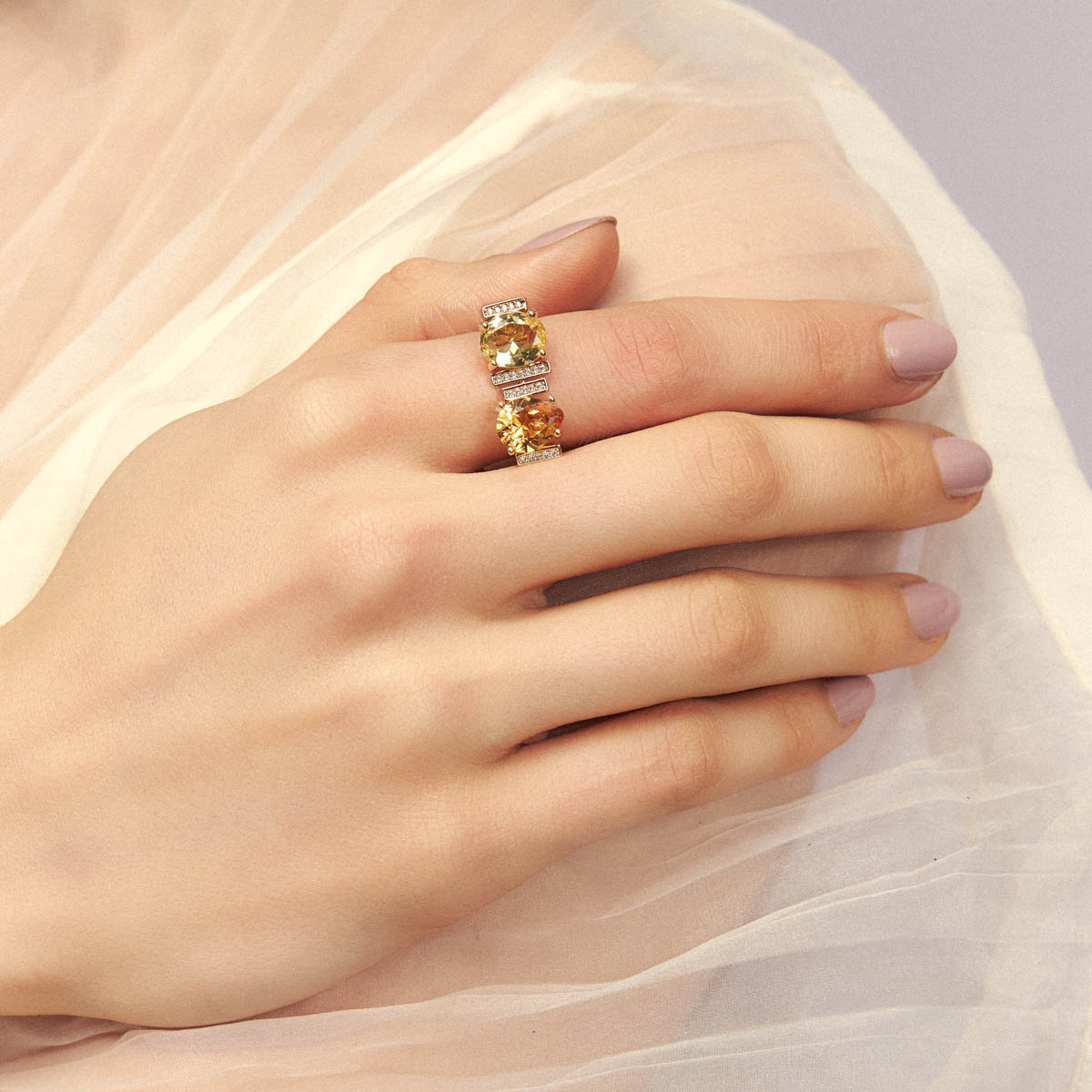 Anel Com Cristais 2 Tons E Linhas Cravejadas Zircônia