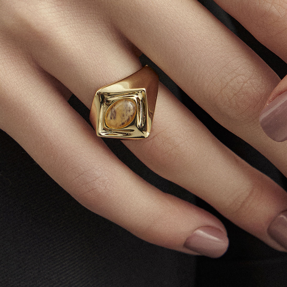 Anel Losango Com Pedra De Rutilo Reconstituída