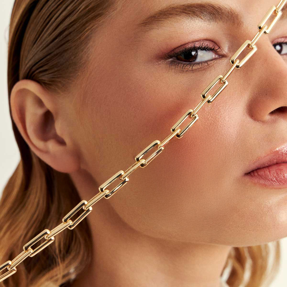 Colar Com Elos Retangulares Vazados